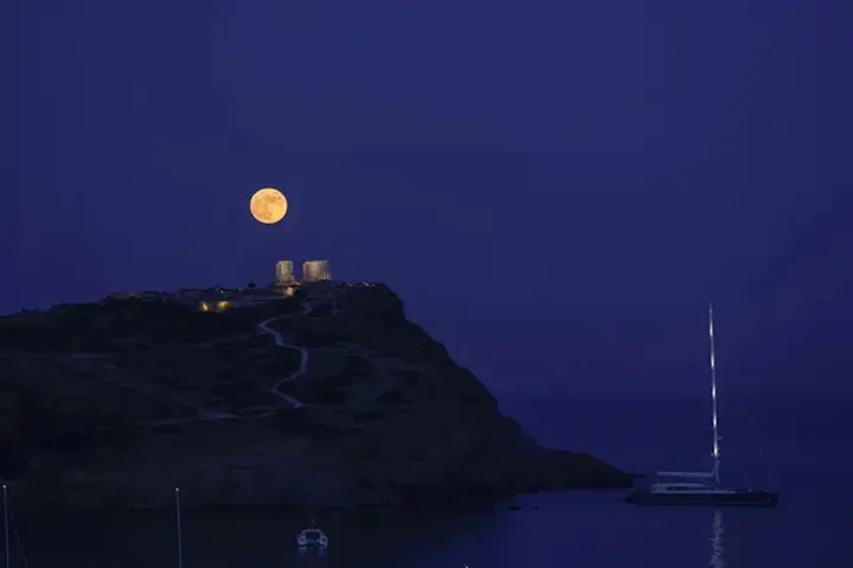 zonatoday-moon-untitled-1_copy.jpg
