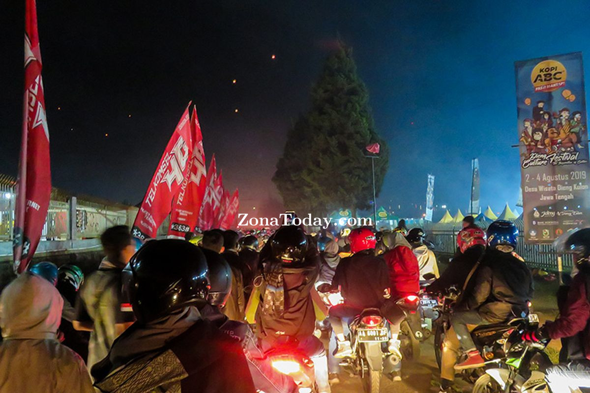 zona-today-dieng-bromo-macet.jpg