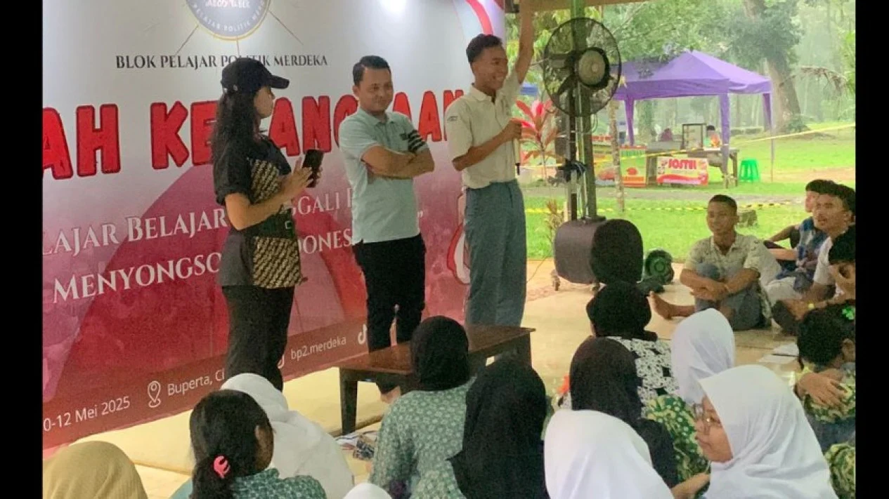 zonatoday-682145fc15900-ratusan-pelajar-ikut-kemah-politik-di-cibubur_siap.webp